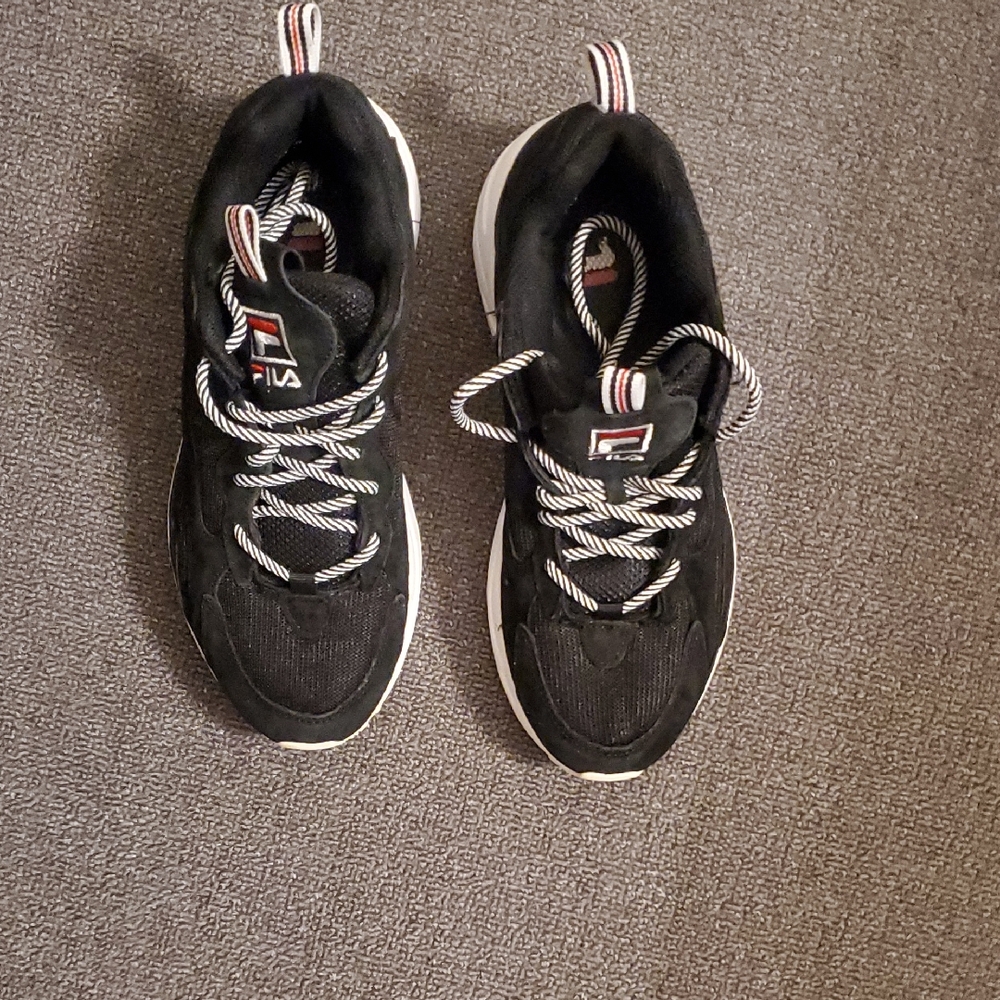 Fila Black Lady's Sneakers Size 8 M w/ a bit white Great Condition